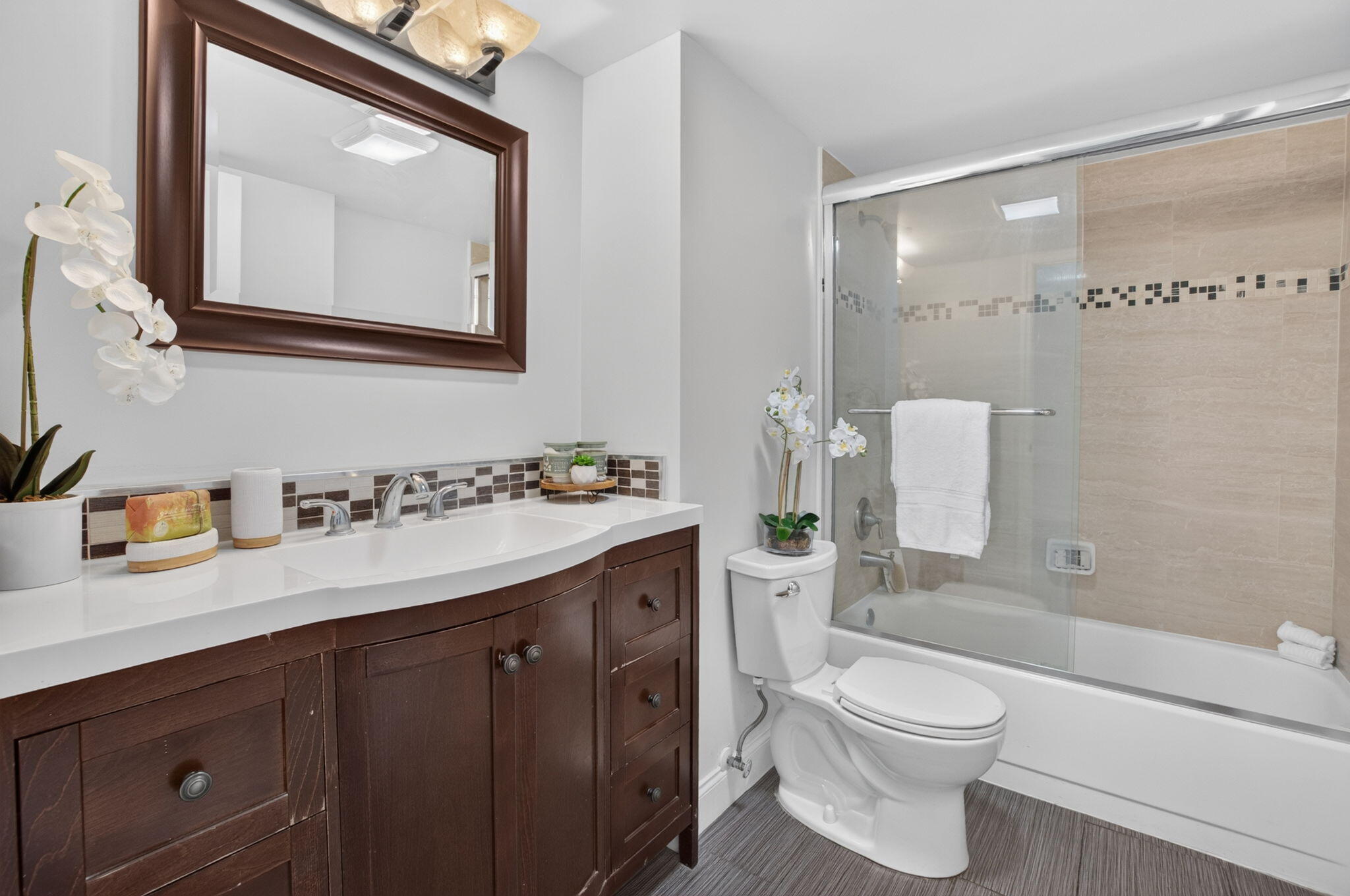 20 Royal Palm Way, Unit 3010 Boca Raton, FL 33432 - Photo 29 of 39 Second Bathroom