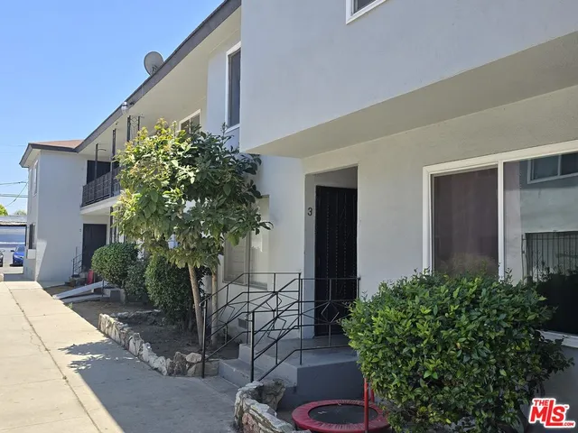 $2,447,500 | 6800 West Boulevard, Los Angeles, CA 90043