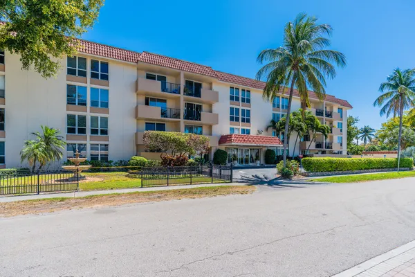 $2,800 | 1000 Spanish River Road, Unit 3T, Boca Raton, FL 33432