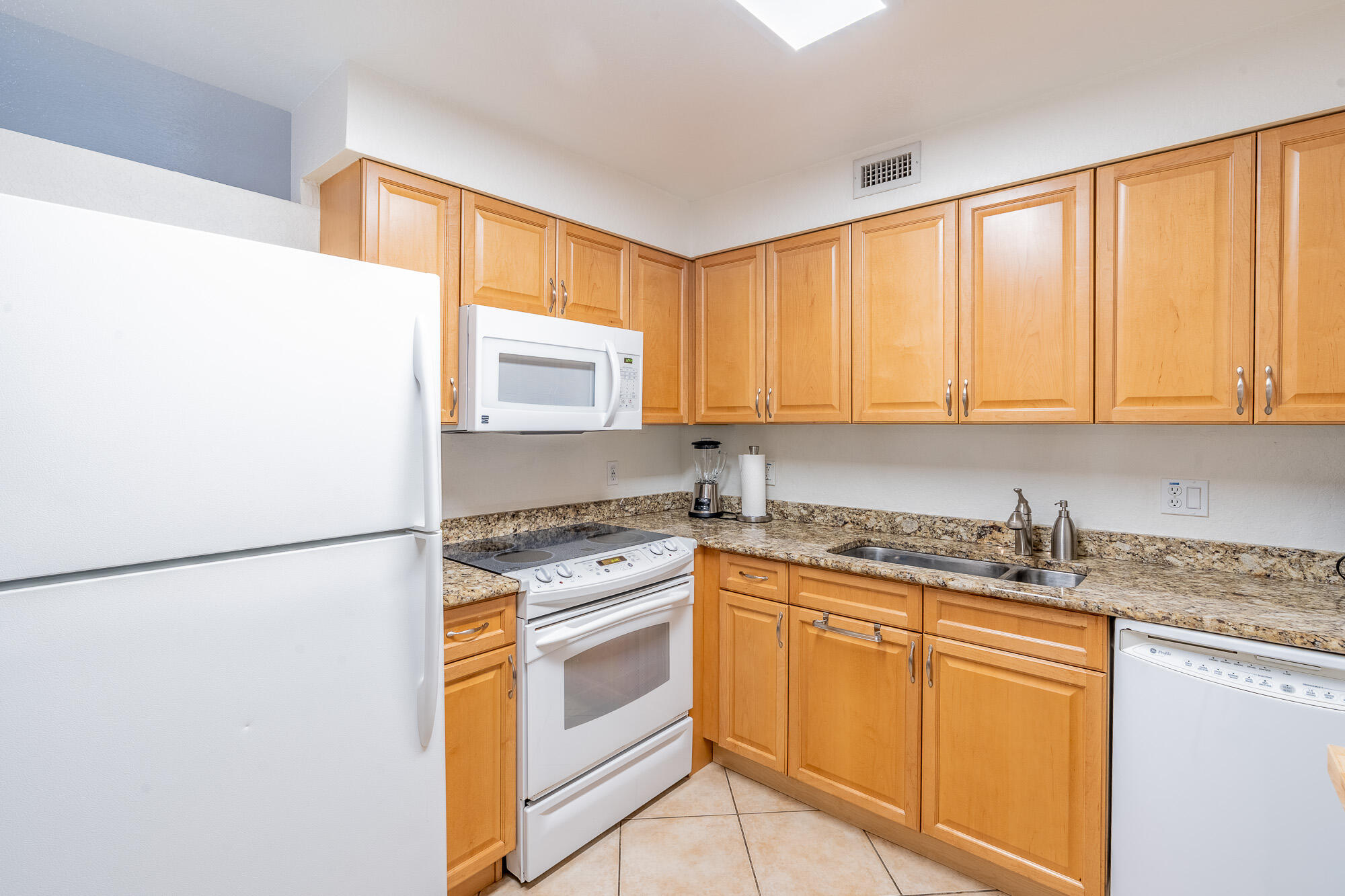 1000 Spanish River Road, Unit 3T Boca Raton, FL 33432 - Photo 7 of 22 DSC01294-HDR