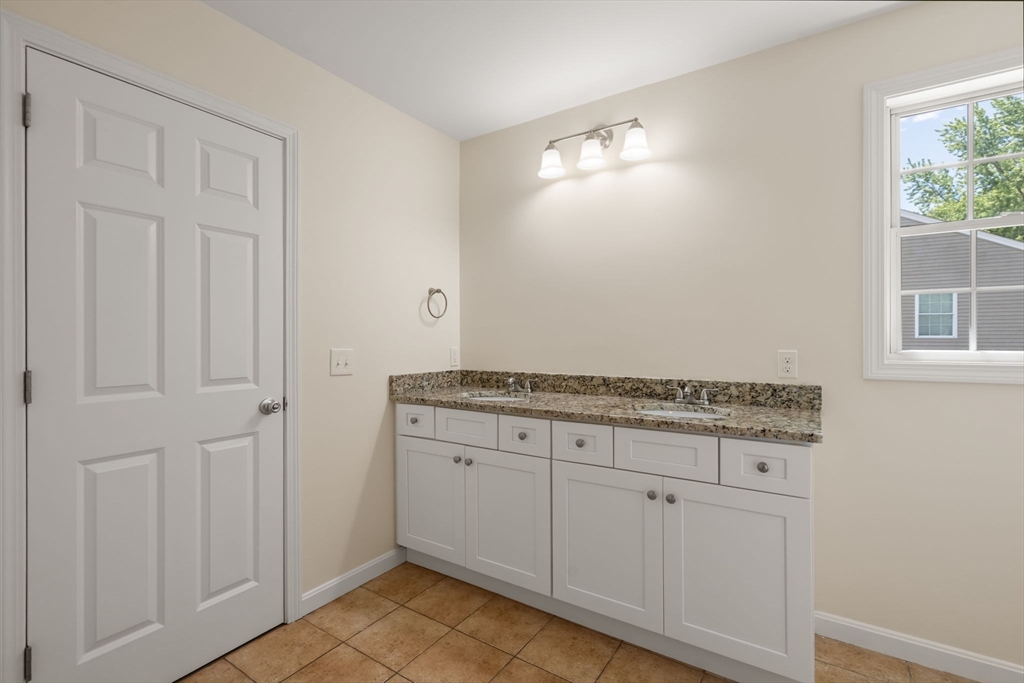 63 Hope Street Springfield, MA 01119 - Photo 18 of 36