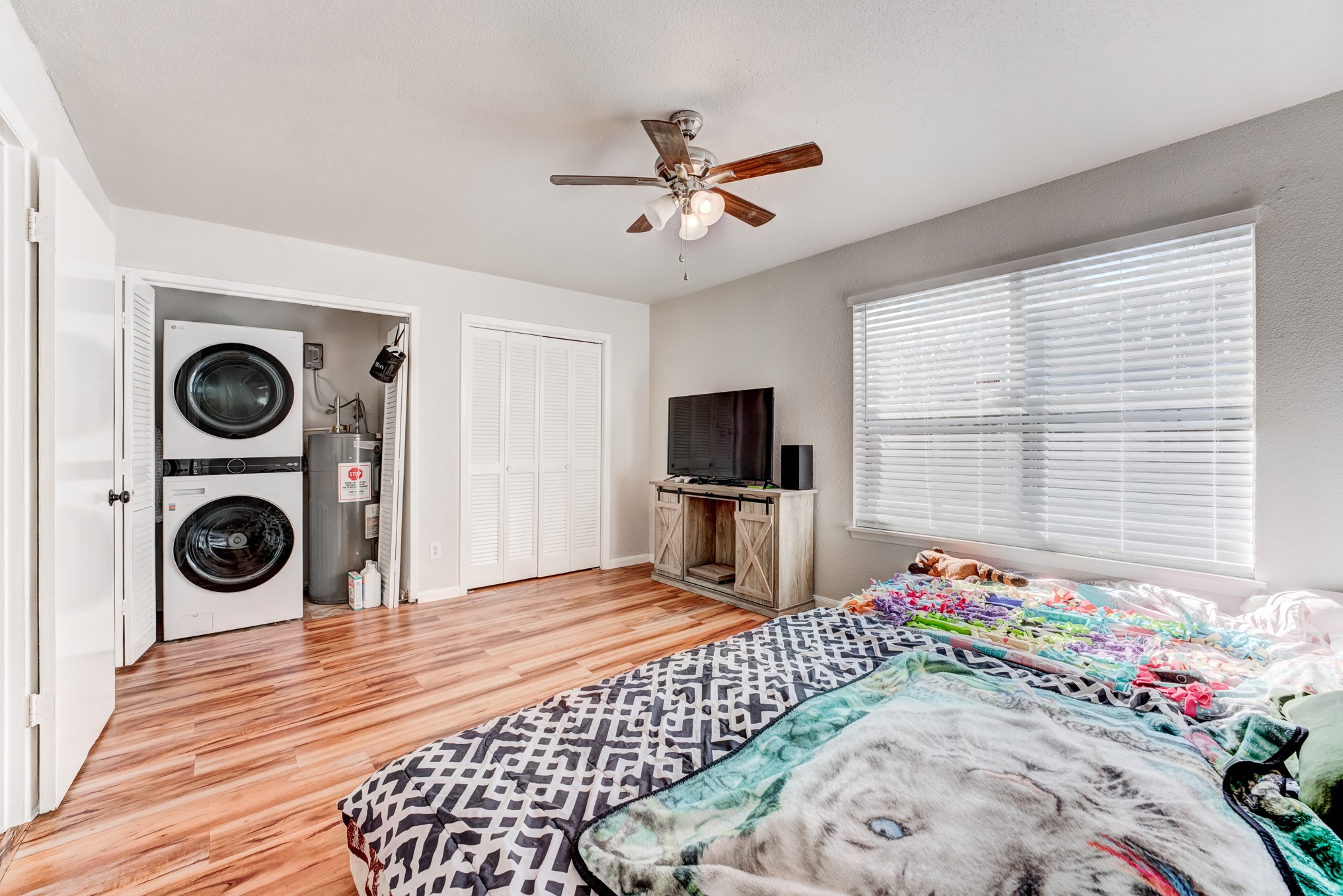 6001 Reims Road, Unit 301 Houston, TX 77036 - Photo 21 of 29 a bedroom with a bed and a window