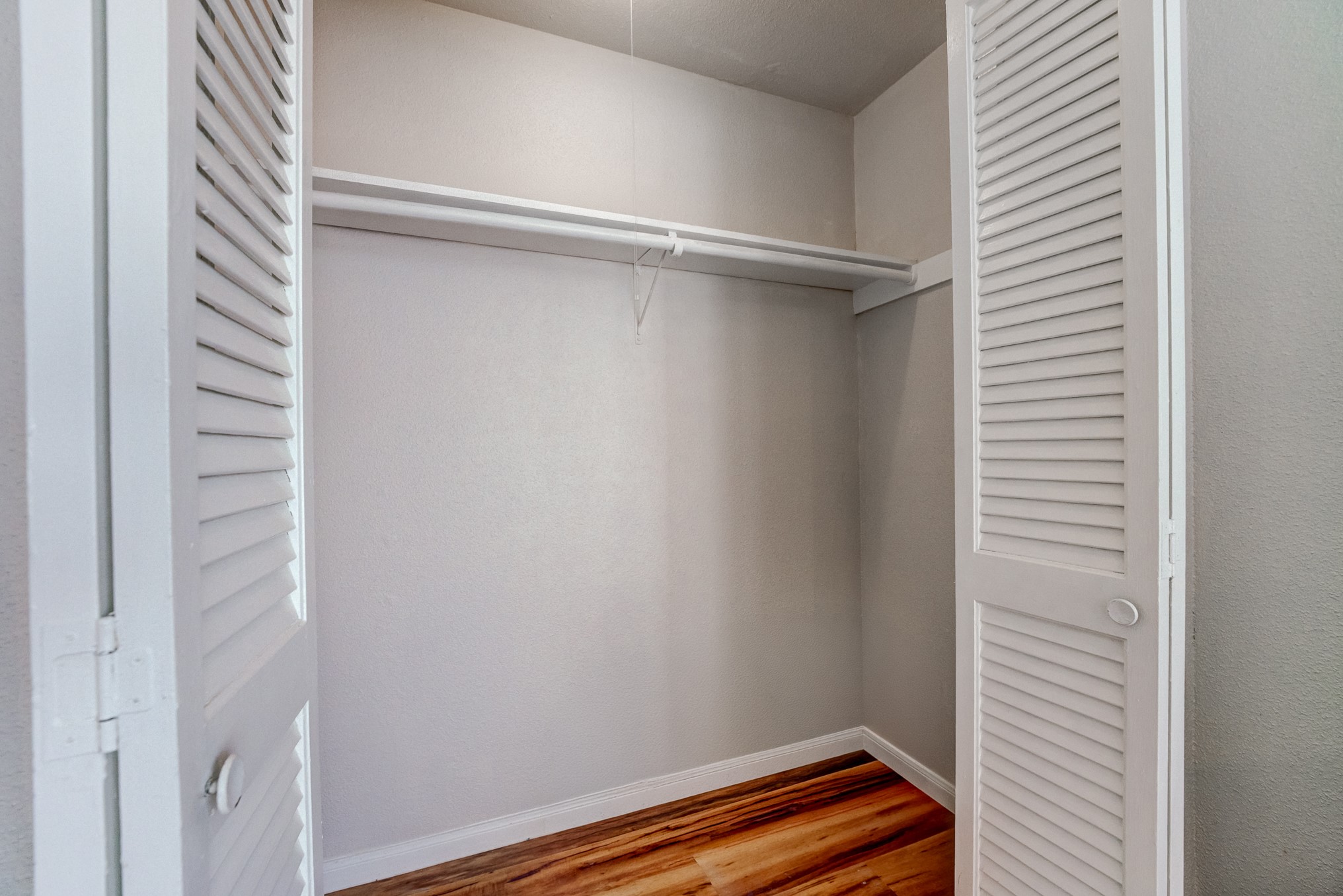 6001 Reims Road, Unit 301 Houston, TX 77036 - Photo 24 of 29 a bathroom with a bathtub