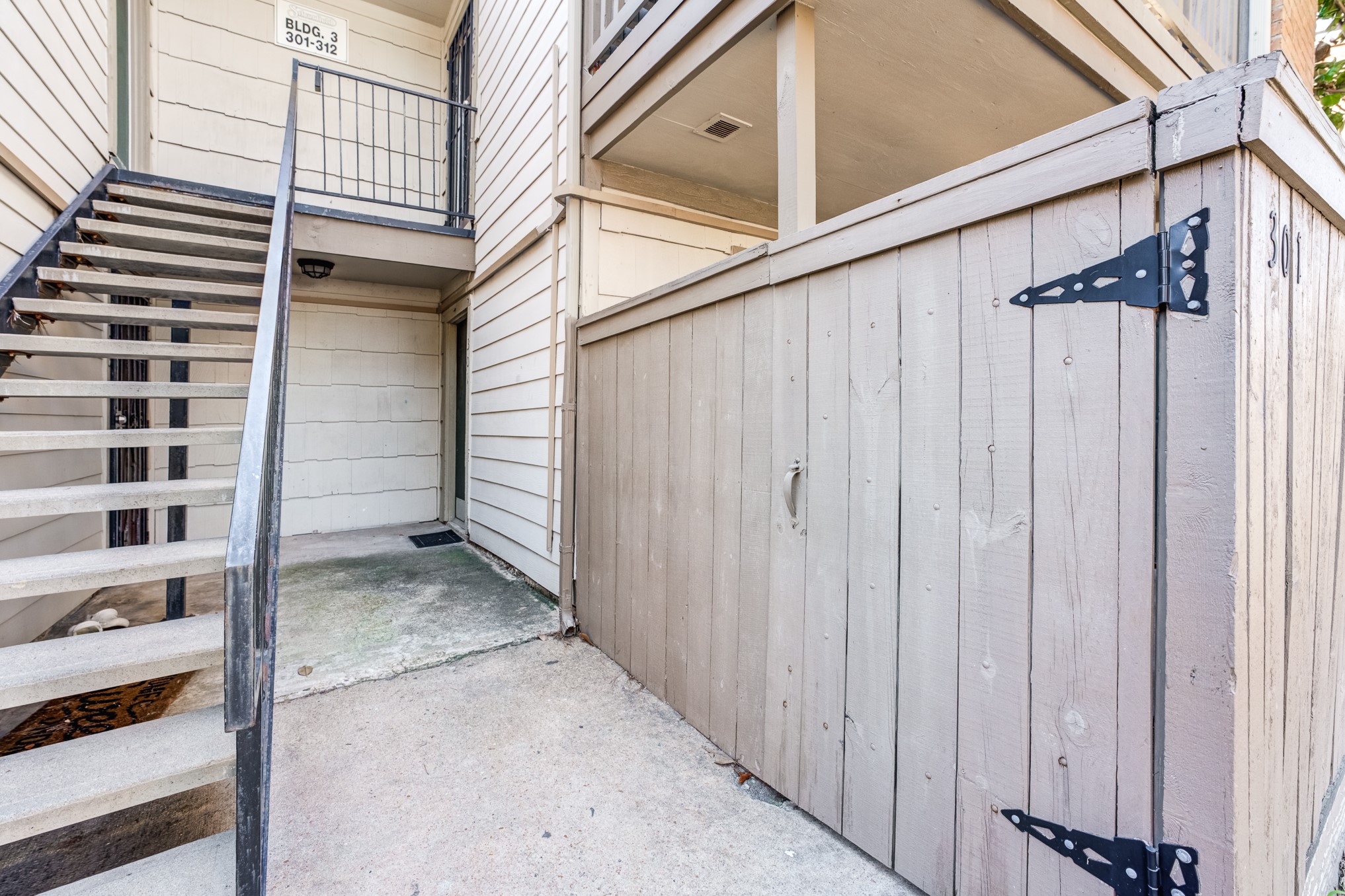 6001 Reims Road, Unit 301 Houston, TX 77036 - Photo 4 of 29 a view of a back yard of the house