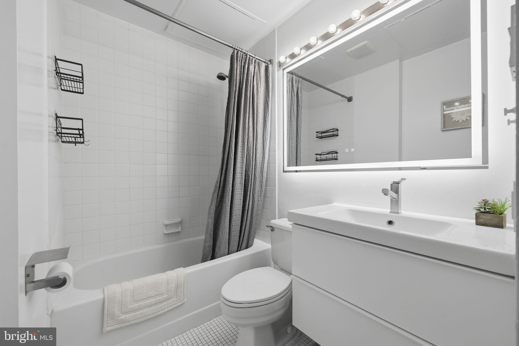 1601 Spring Garden Street, Unit 207 Philadelphia, PA 19130 - Photo 9 of 20 a bathroom with a sink toilet and shower
