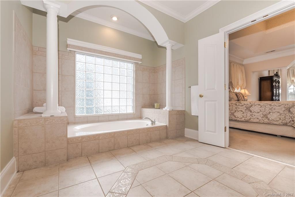 13936 Point Lookout Road Charlotte, NC 28278 - Photo 16 of 23 Gallery Image 16