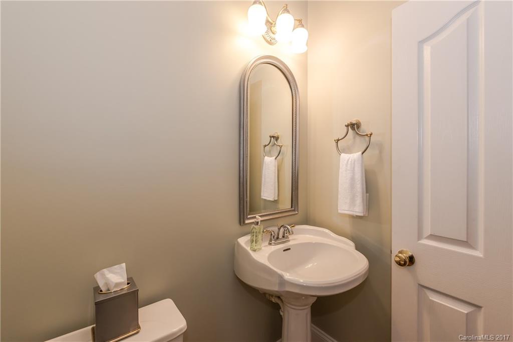 13936 Point Lookout Road Charlotte, NC 28278 - Photo 17 of 23 Gallery Image 17