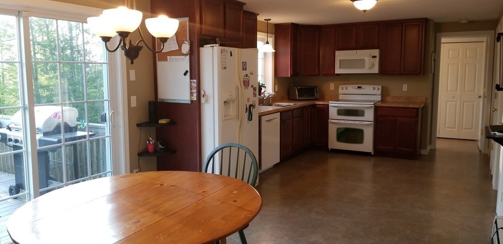 9 Clealand Circle Rutland, MA 01543 - Photo 9 of 25 Gallery Image 9