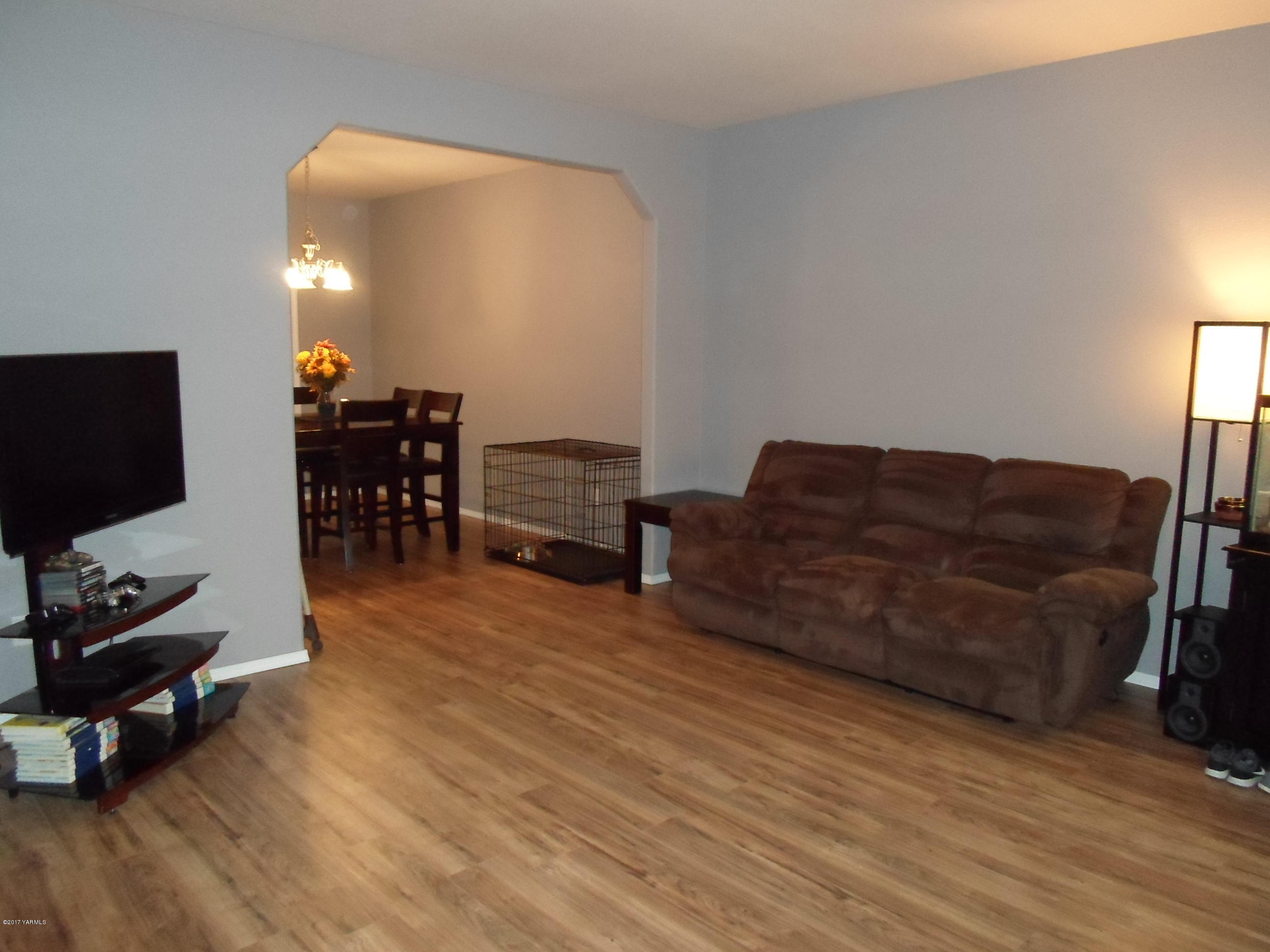 206 South Zeus Street Moxee, WA 98936 - Photo 2 of 22 a living room with furniture and a flat screen tv