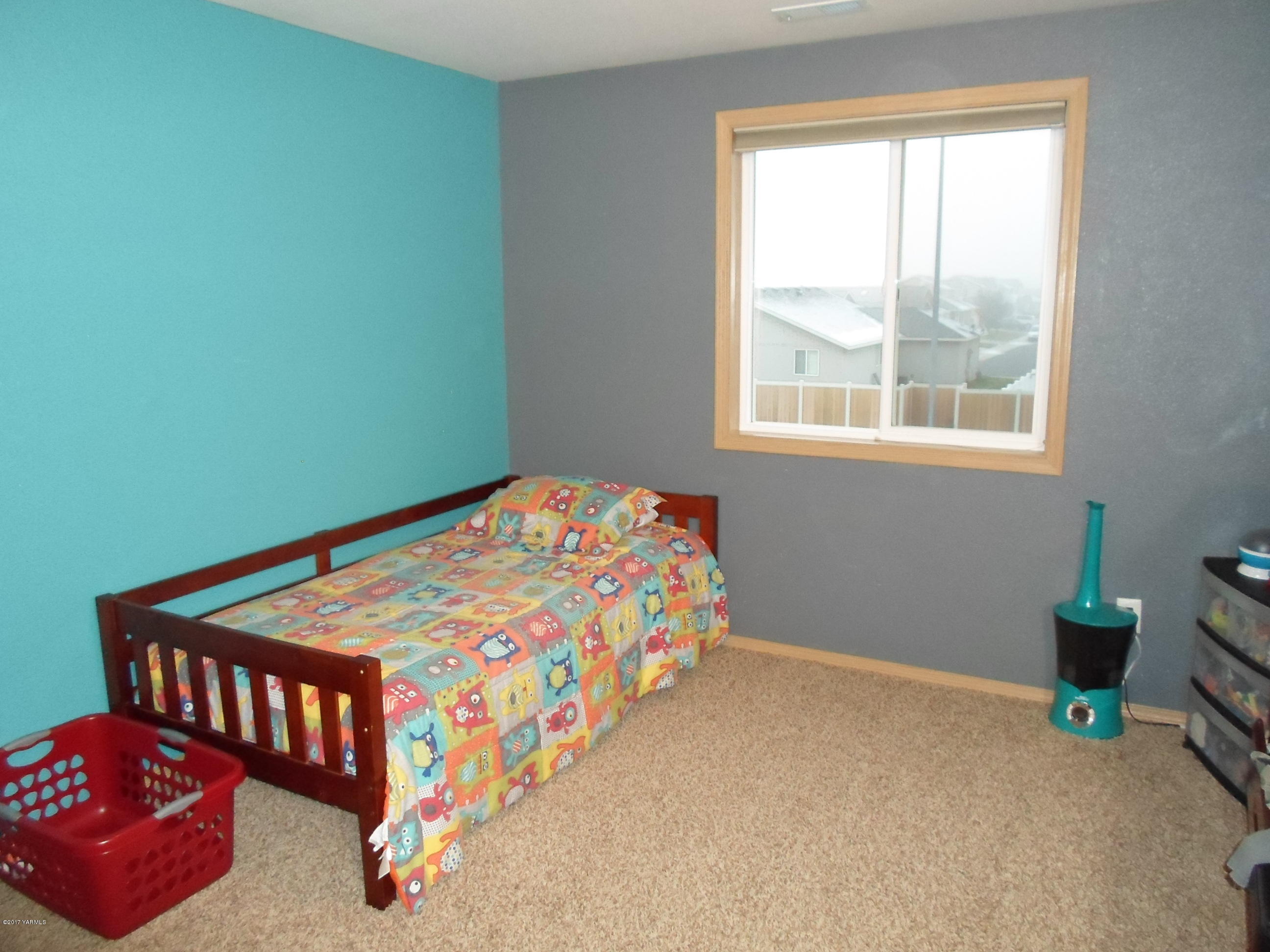 206 South Zeus Street Moxee, WA 98936 - Photo 13 of 22 a bedroom with a bed and a window