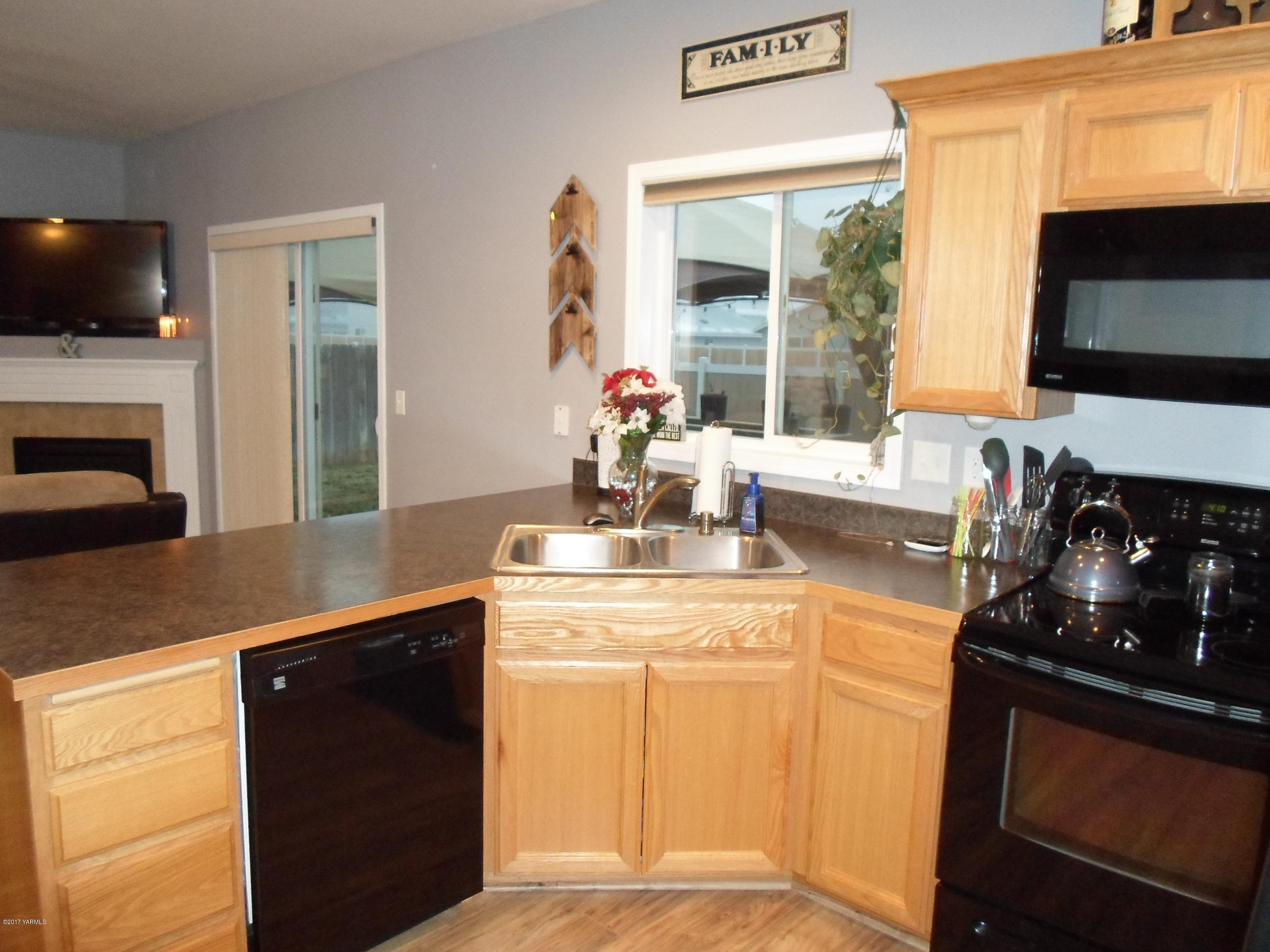 206 South Zeus Street Moxee, WA 98936 - Photo 5 of 22 a kitchen with a sink stove and microwave