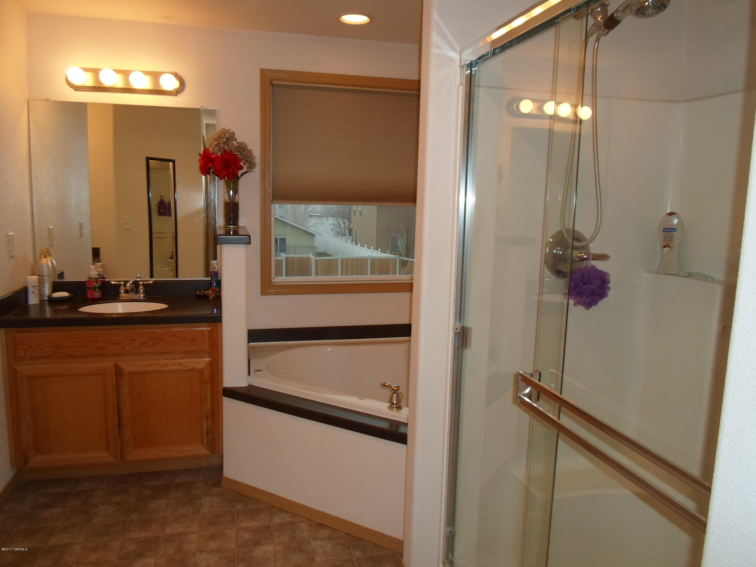 206 South Zeus Street Moxee, WA 98936 - Photo 10 of 22 a bathroom with a sink and mirror