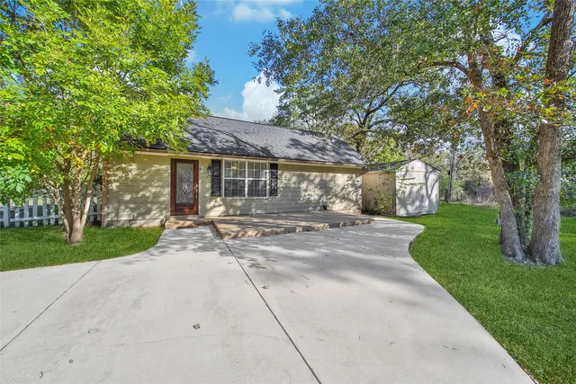 $1,350 | 4072 Highway 105, Navasota, TX 77868