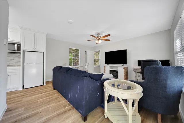 $1,350 | 4072 Highway 105, Navasota, TX 77868