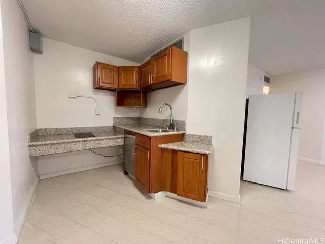 $2,100 | 1088 Bishop Street, Unit 2210, Honolulu, HI 96813