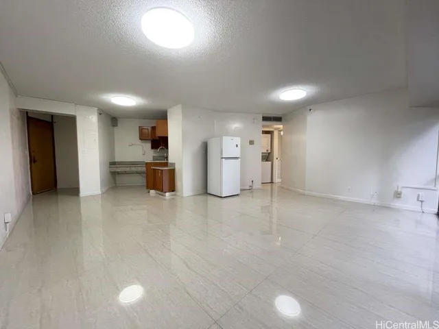 $2,100 | 1088 Bishop Street, Unit 2210, Honolulu, HI 96813