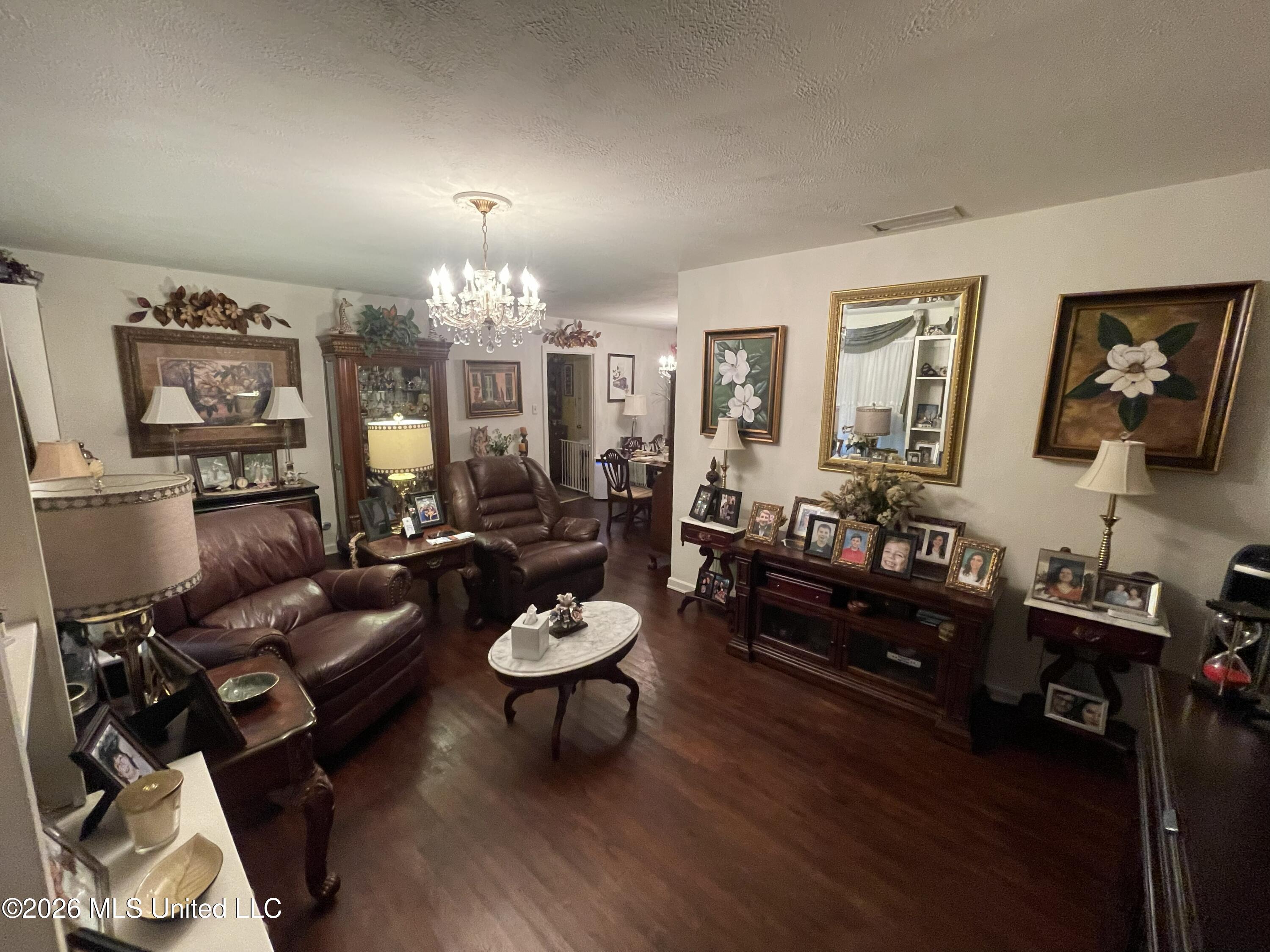 1172 West 20th Street Laurel, MS 39440 - Photo 5 of 36 living room 1