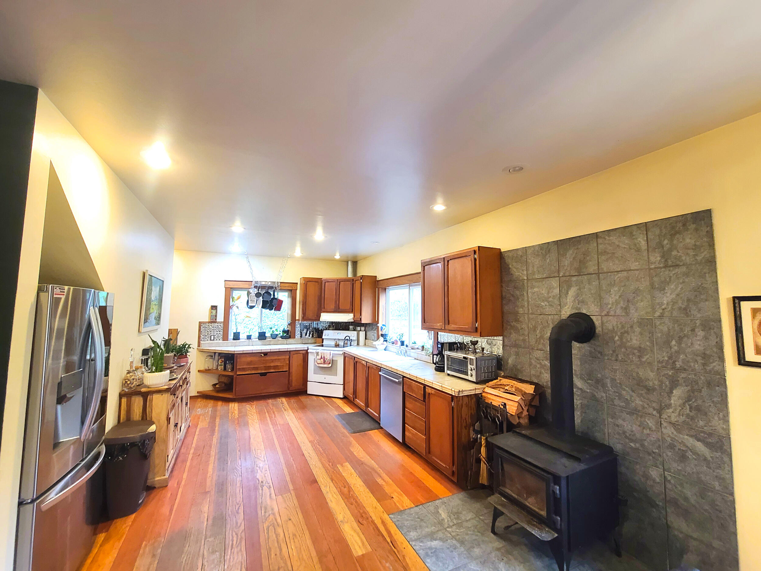 8026 Upper Applegate Road Jacksonville, OR 97530 - Photo 12 of 52 kitchen