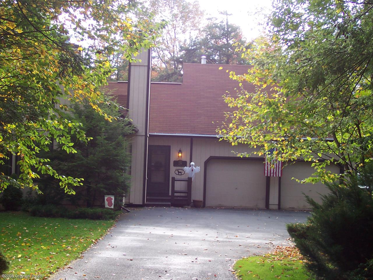 29 Hemlock Road Blakeslee, PA 18610 - Photo 2 of 7 a view of a house with a tree and plants