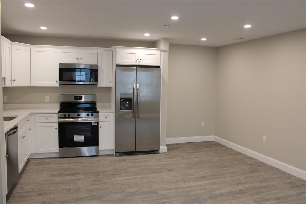 192 Central Street, Unit E Avon, MA 02322 - Photo 3 of 6