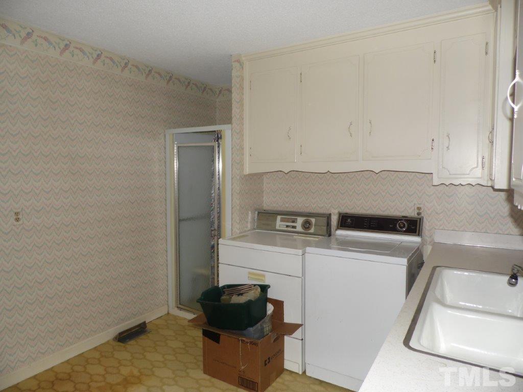 1013 Fairground Road Dunn, NC 28334 - Photo 11 of 20