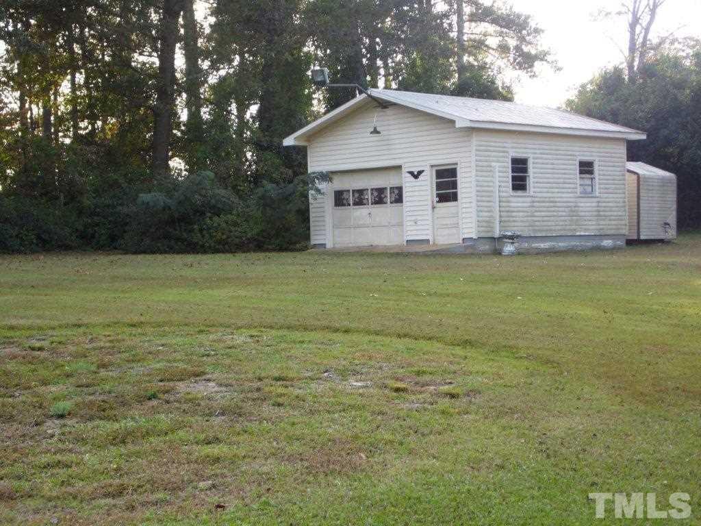 1013 Fairground Road Dunn, NC 28334 - Photo 5 of 20