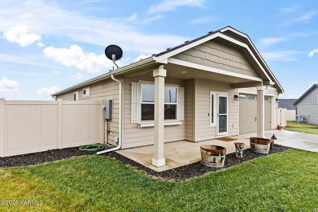 $391,000 | 403 Lambert Court, Grandview, WA 98930