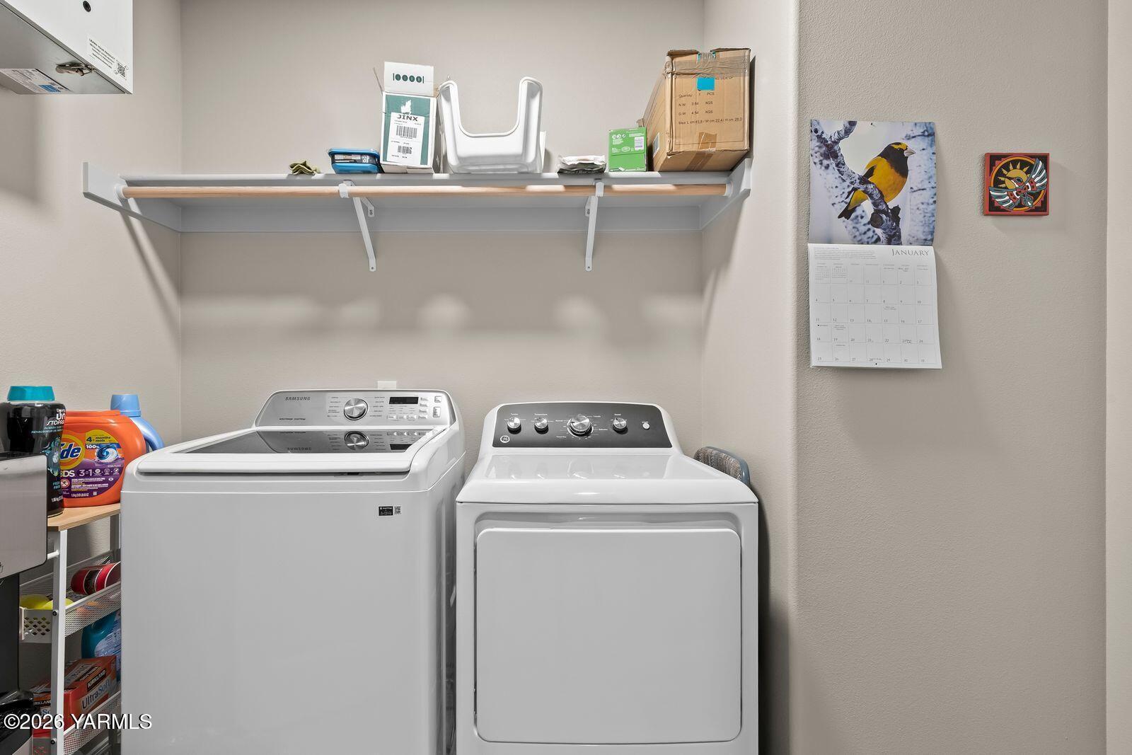 403 Lambert Court Grandview, WA 98930 - Photo 21 of 27 a utility room with dryer and washer
