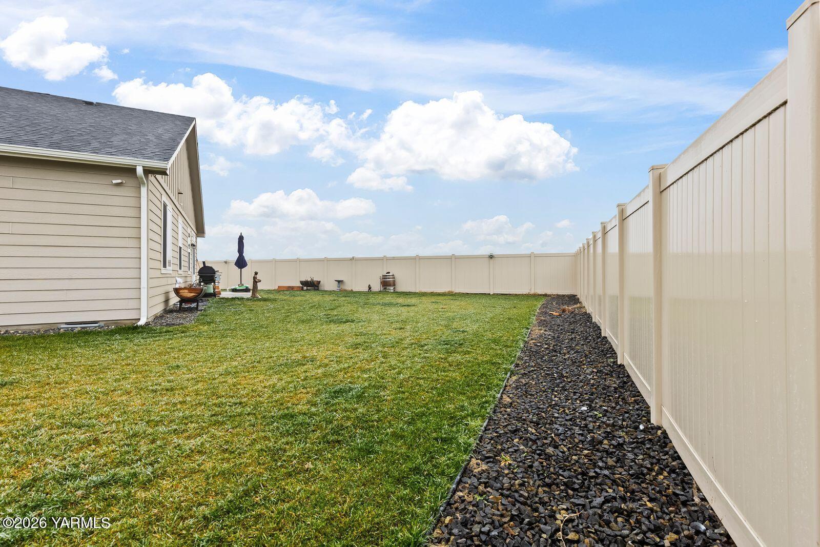 403 Lambert Court Grandview, WA 98930 - Photo 25 of 27 a view of a back yard