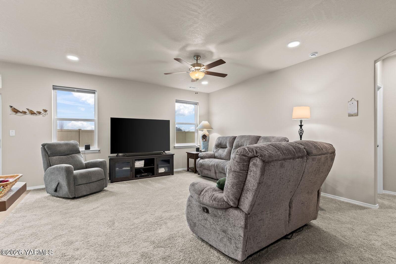 403 Lambert Court Grandview, WA 98930 - Photo 5 of 27 a living room with furniture and a flat screen tv
