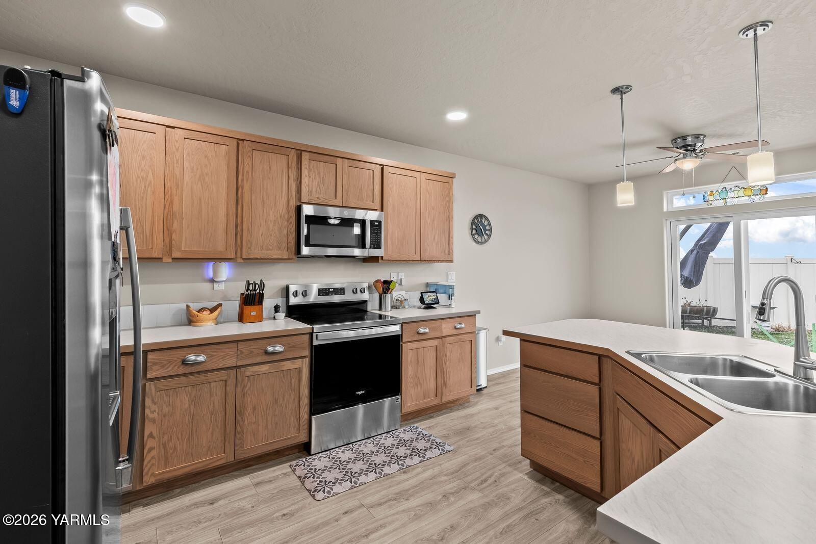 403 Lambert Court Grandview, WA 98930 - Photo 7 of 27 a kitchen with kitchen island granite countertop a sink cabinets and stainless steel appliances