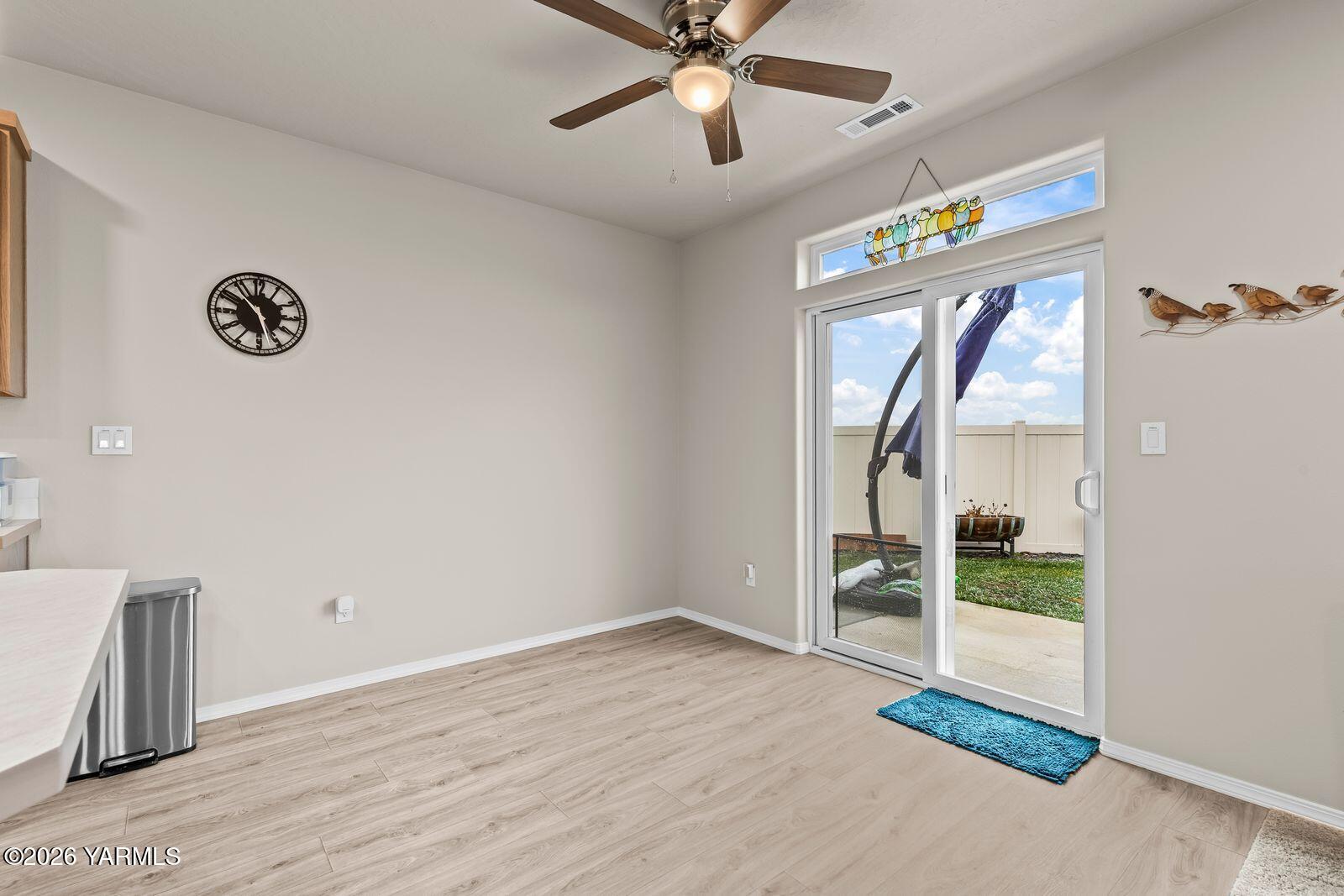 403 Lambert Court Grandview, WA 98930 - Photo 10 of 27 a view of an entryway