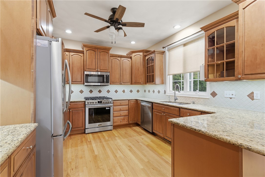 122 Spring Grove Road Glocester, RI 02814 - Photo 10 of 50