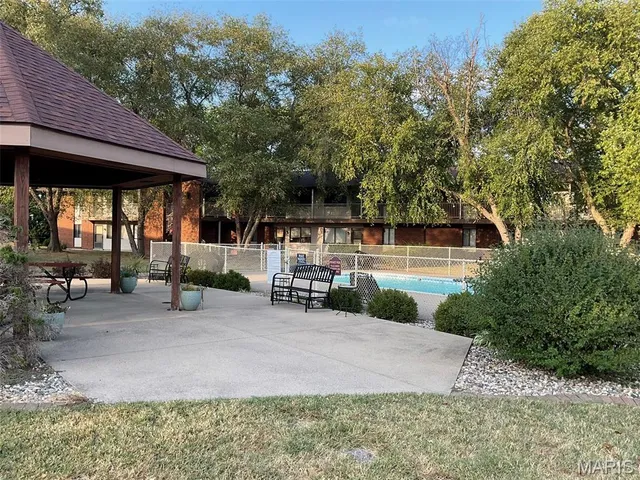 $87,500 | 120 Suppiger Lane, Unit 202, Highland, IL 62249