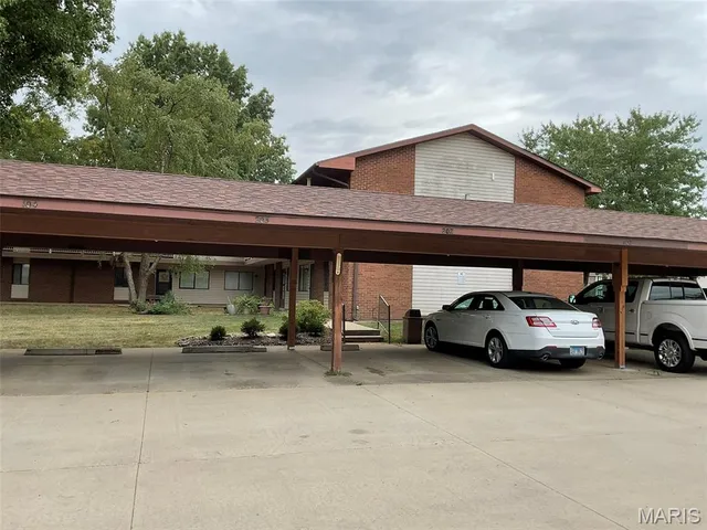$87,500 | 120 Suppiger Lane, Unit 202, Highland, IL 62249