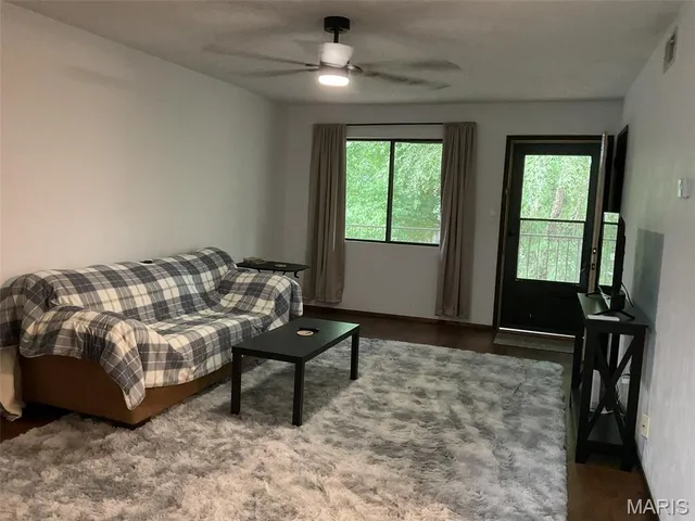 $87,500 | 120 Suppiger Lane, Unit 202, Highland, IL 62249