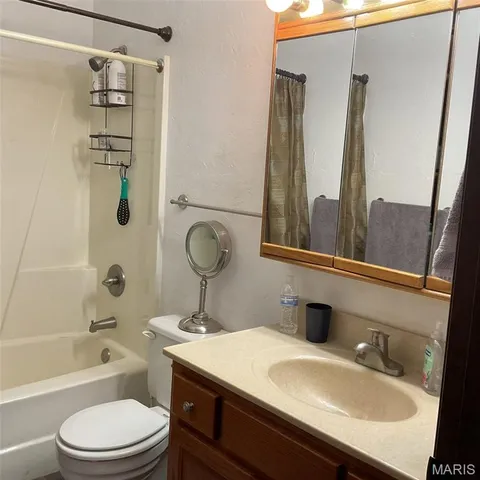 $87,500 | 120 Suppiger Lane, Unit 202, Highland, IL 62249