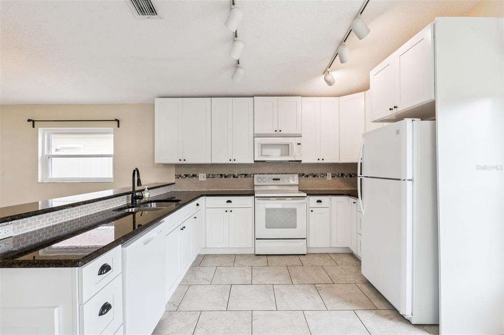 14643 Traders Path Orlando, FL 32837 - Photo 13 of 42