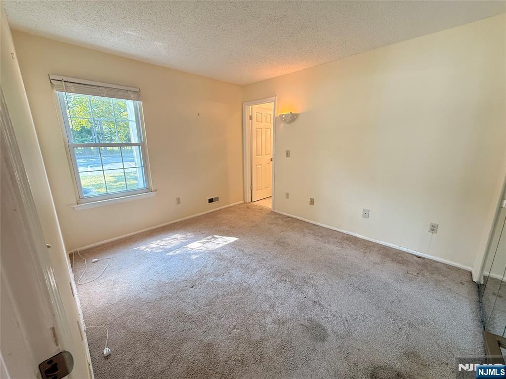 744 Pepperidge Road Mahwah, NJ 07430 - Photo 15 of 25