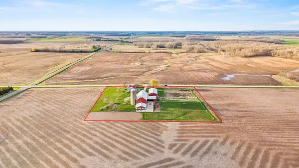 $575,000 | W3665 Faro Springs Road, Hilbert, WI 54129