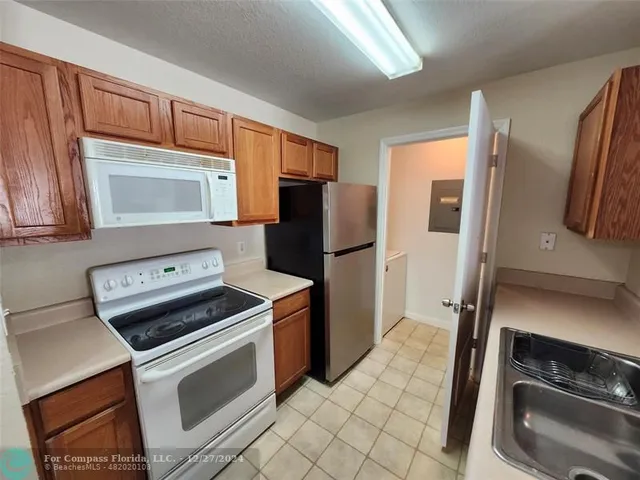 $2,075 | 14905 Pleasant Bay Lane, Unit 6204, Naples, FL 34119