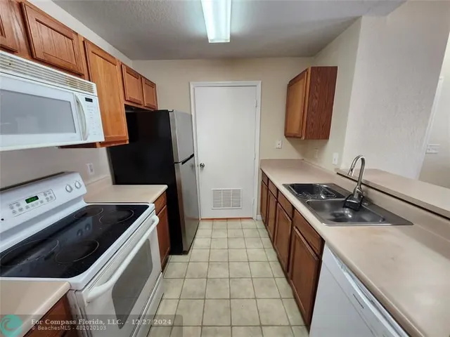 $2,075 | 14905 Pleasant Bay Lane, Unit 6204, Naples, FL 34119