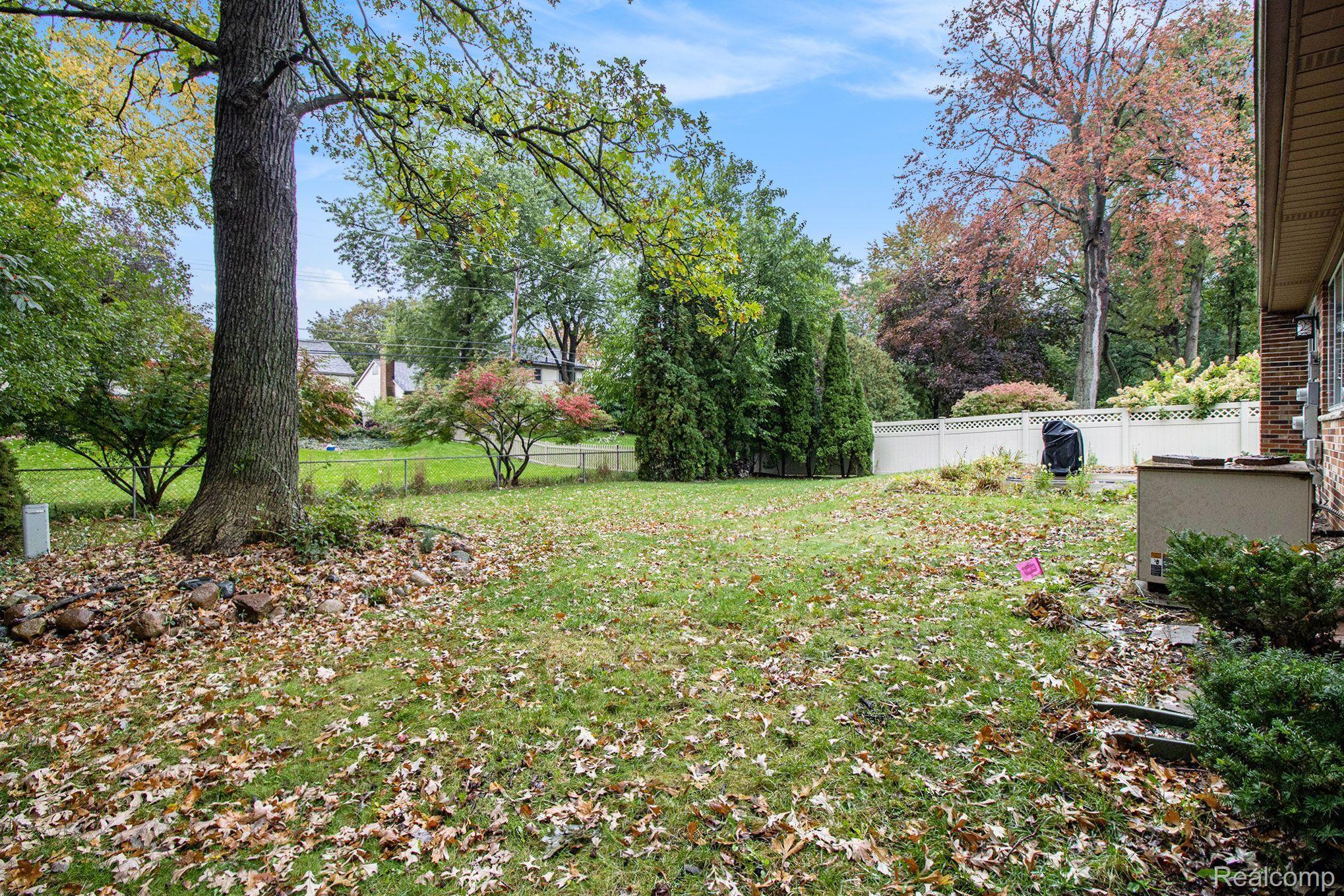 14107 Riverside Drive Livonia, MI 48154 - Photo 25 of 27