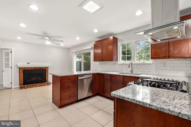 $598,000 | 30 Millcrest Court, Derwood, MD 20855