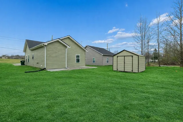 a view of a house with backyard and garden