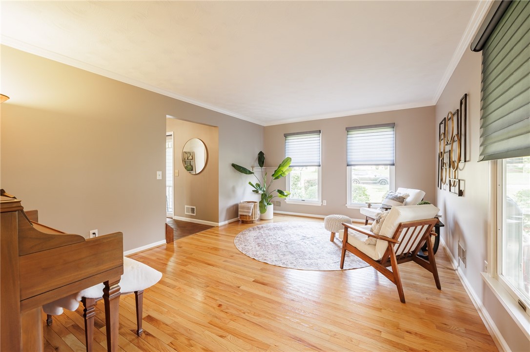 658 Willow Lane Webster, NY 14580 - Photo 4 of 46