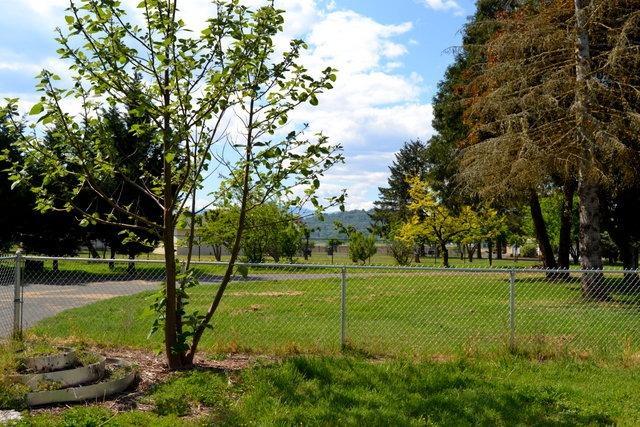 3486 Lower River Road Grants Pass, OR 97526 - Photo 32 of 33 Fenced area in front of guest house.