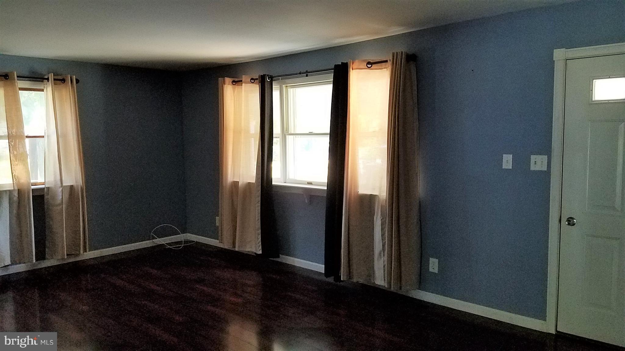 550 Hances Point Road North East, MD 21901 - Photo 6 of 18 Living Room