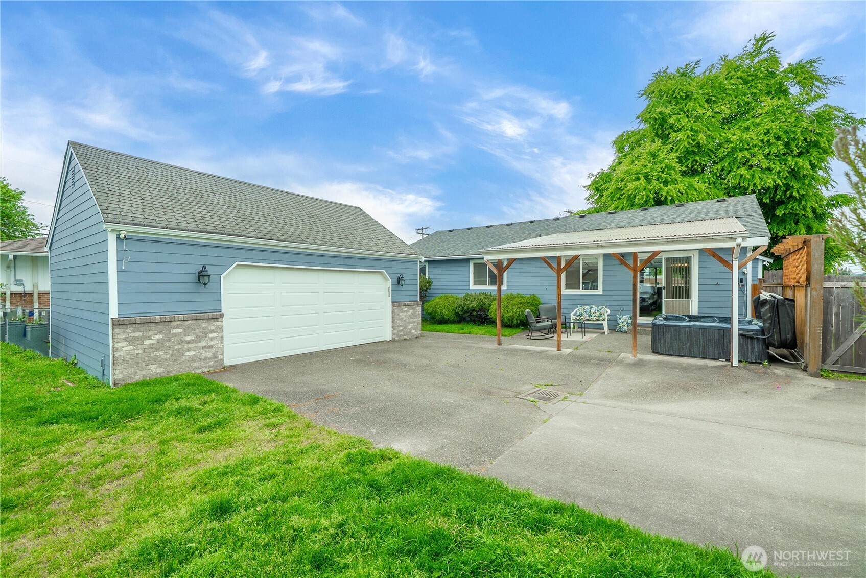 1010 Academy Street Sumner, WA 98390 - Photo 31 of 37 a front view of a house with a garden and yard