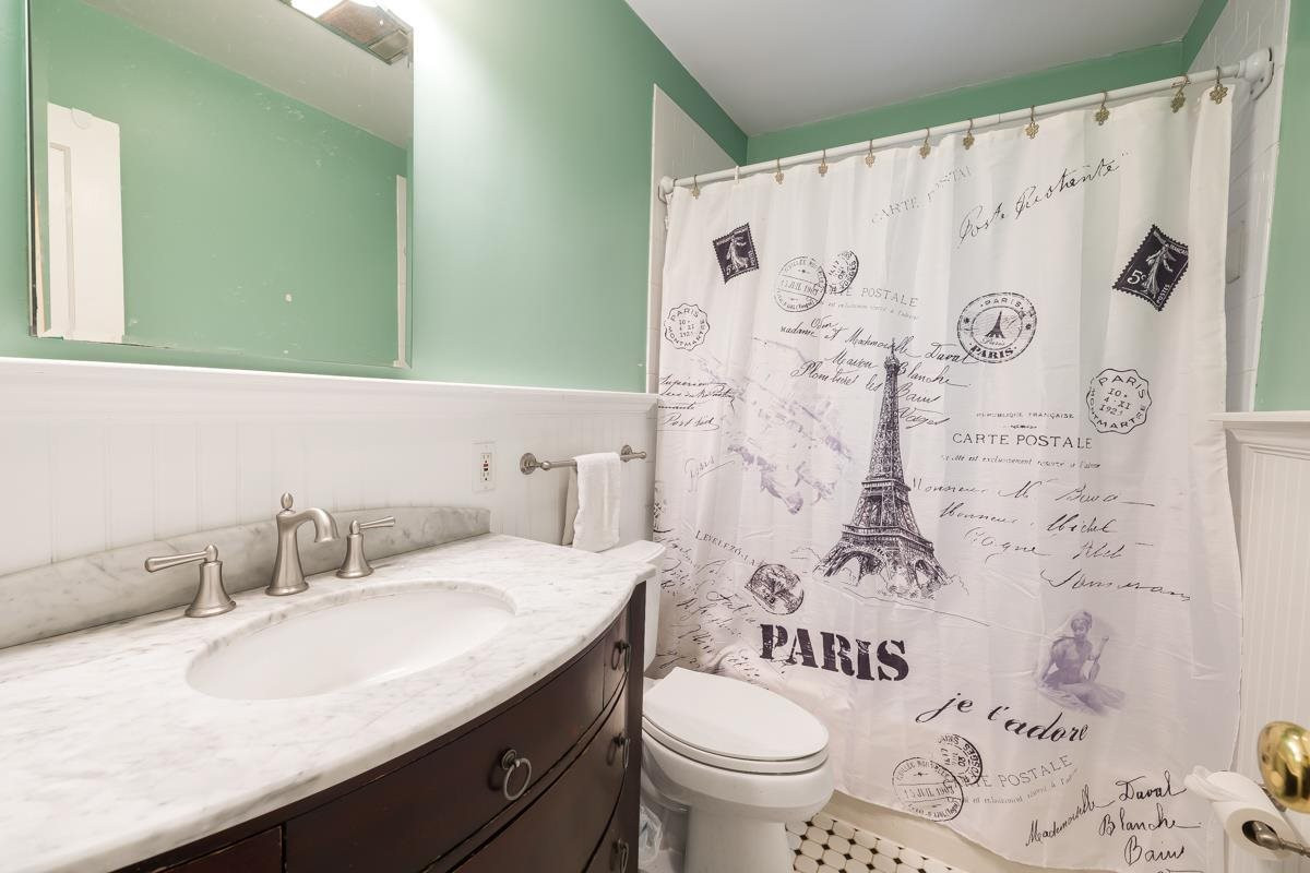 2506 Van Dyke Avenue Raleigh, NC 27607 - Photo 15 of 28 Full bathroom
